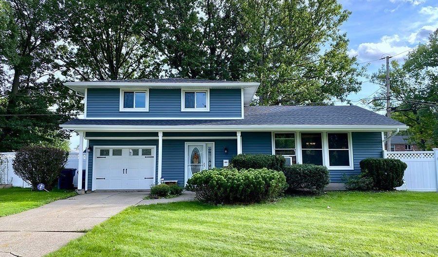 693 Edgewater Dr, Amherst, NY 14228 - 3 Beds, 2 Bath
