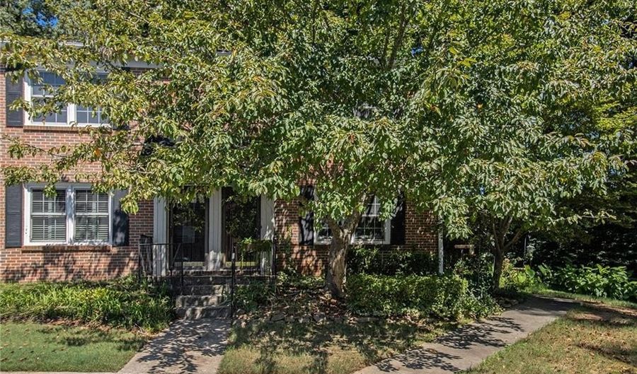 2367 Henderson Mill Rd NE 8, Atlanta, GA 30345 - 2 Beds, 3 Bath