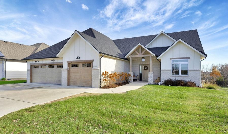 4686 N Elk Creek Dr, Bel Aire, KS 67226 - 3 Beds, 3 Bath