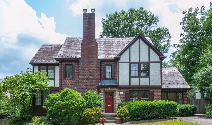 4706 32ND St N, Arlington, VA 22207 - 5 Beds, 5 Bath