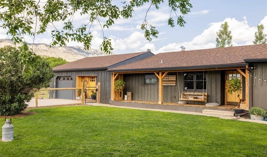 30 Carter Mountain Rd, Cody, WY 82414 - 5 Beds, 2 Bath