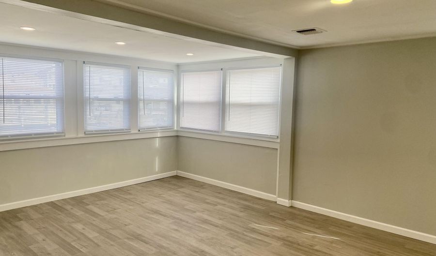 209 Pine Dr, Bayville, NJ 08721 - 2 Beds, 1 Bath