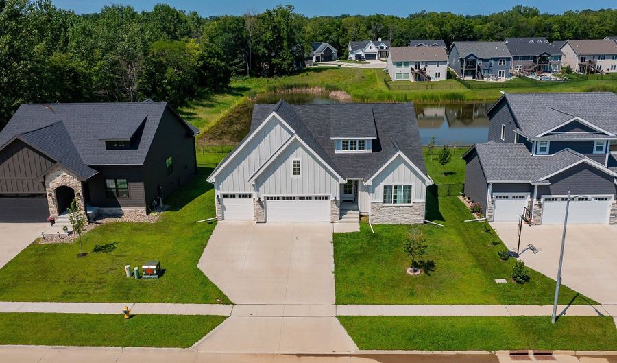 930 Wolf Creek Dr, Polk City, IA 50226 - 4 Beds, 3 Bath
