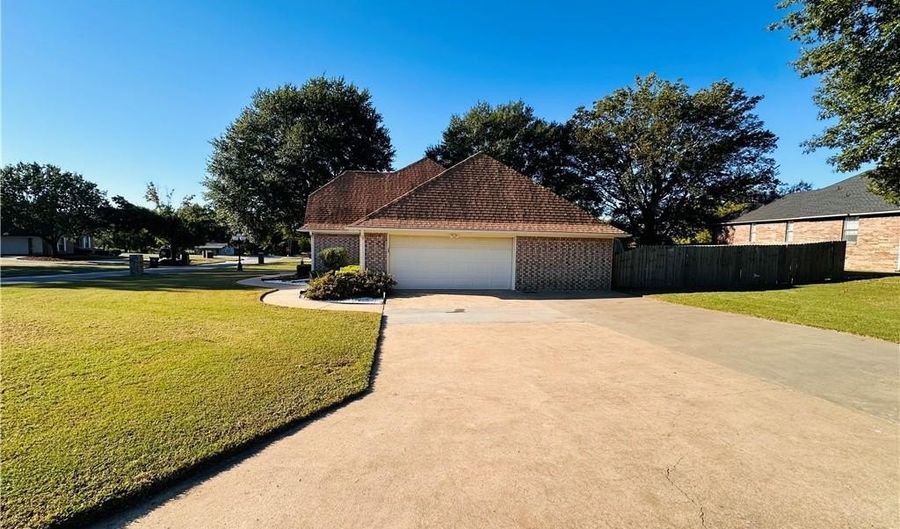 1223 Springhills Dr, Alma, AR 72921 - 4 Beds, 3 Bath