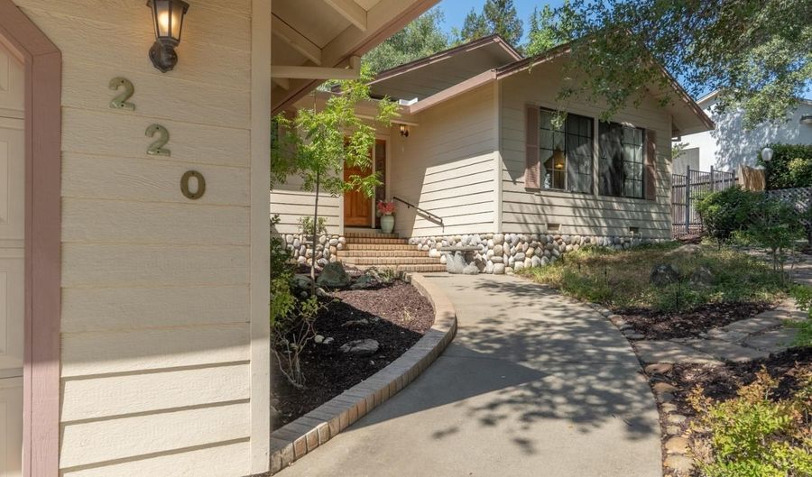 220 Mistletoe, Angels Camp, CA 95222 - 3 Beds, 2 Bath