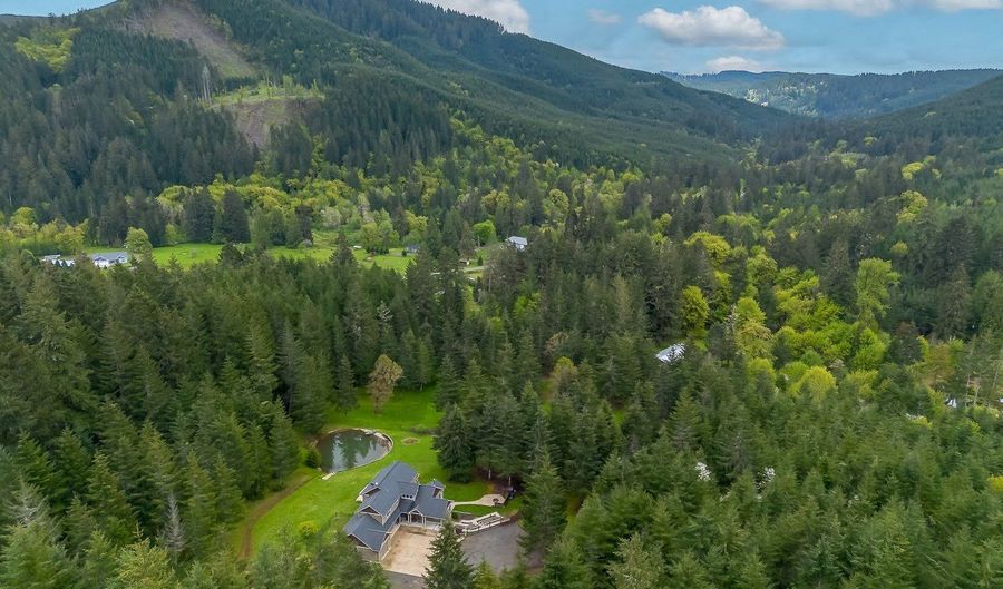21626 GLAZE Rd, Veneta, OR 97487 - 5 Beds, 4 Bath