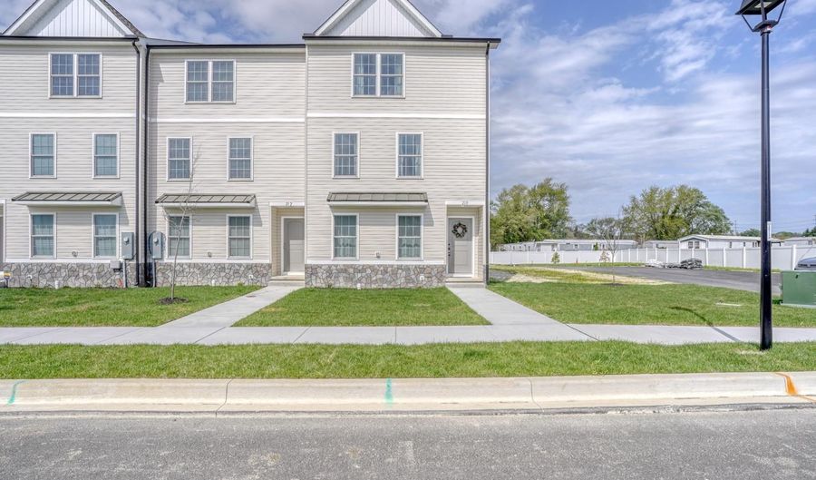 11 HAZEL GROVE St 103, Harrington, DE 19952 - 3 Beds, 3 Bath