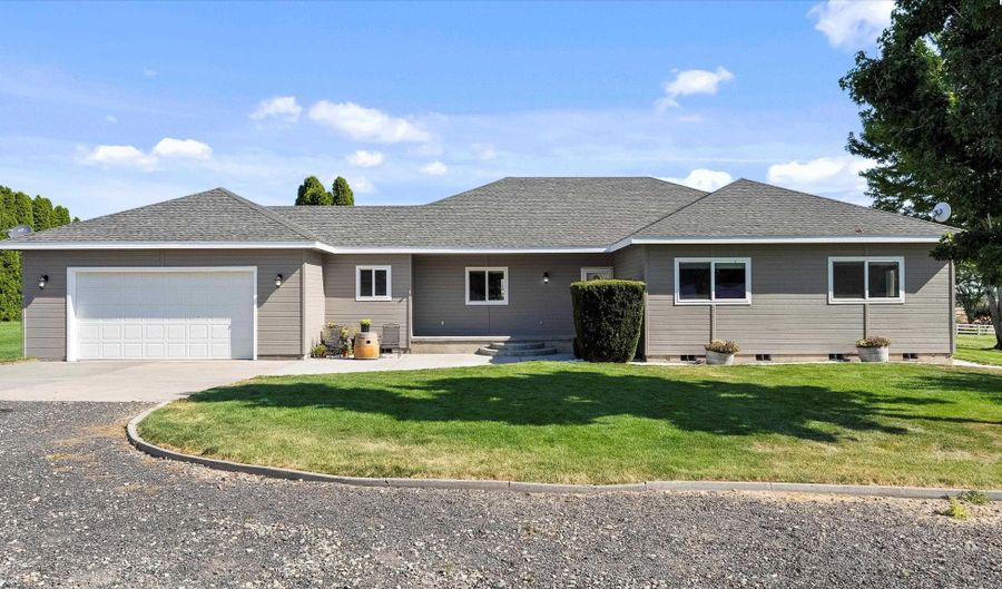 36608 N 140 Pr NW, Benton City, WA 99320 - 3 Beds, 3 Bath