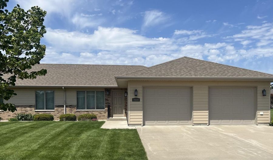 2519 Whisper Wind Dr, Aberdeen, SD 57401 - 2 Beds, 2 Bath