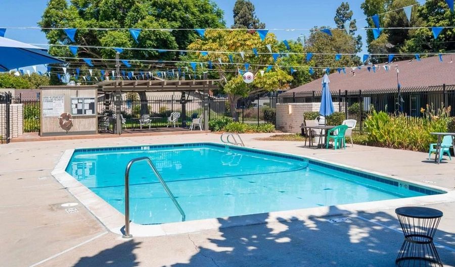 403 Los Arbolitos Blvd, Oceanside, CA 92058 - 2 Beds, 1 Bath