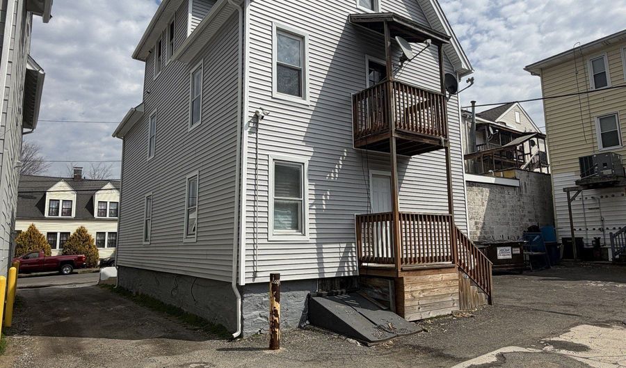 7-9 Wilson St 3, Bridgeport, CT 06605 - 2 Beds, 1 Bath