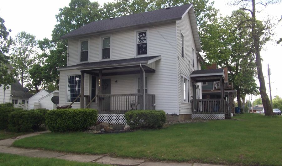 401 W Gale St, Angola, IN 46703 - 4 Beds, 2 Bath