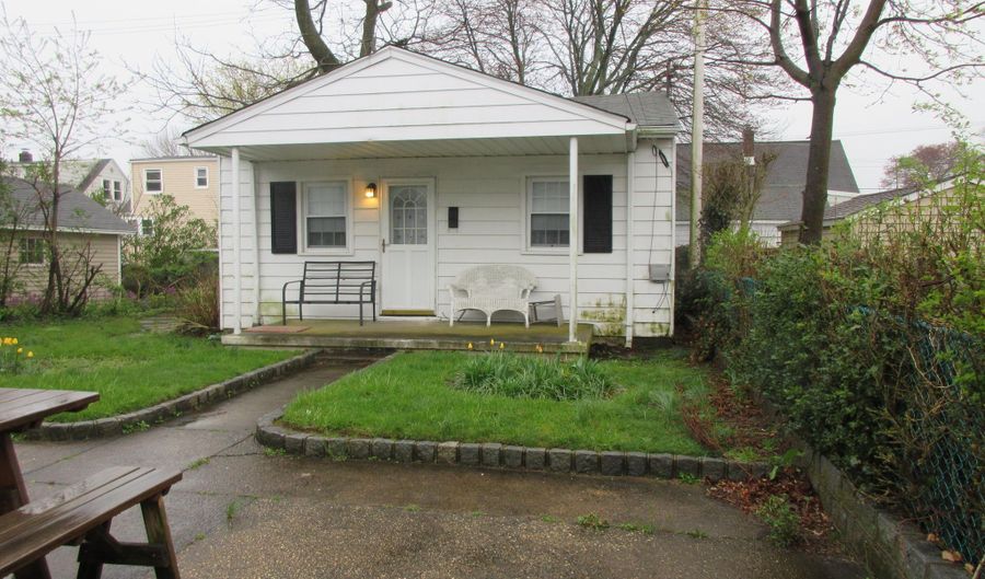 323 15th Ave 2, Belmar, NJ 07719 - 2 Beds, 1 Bath