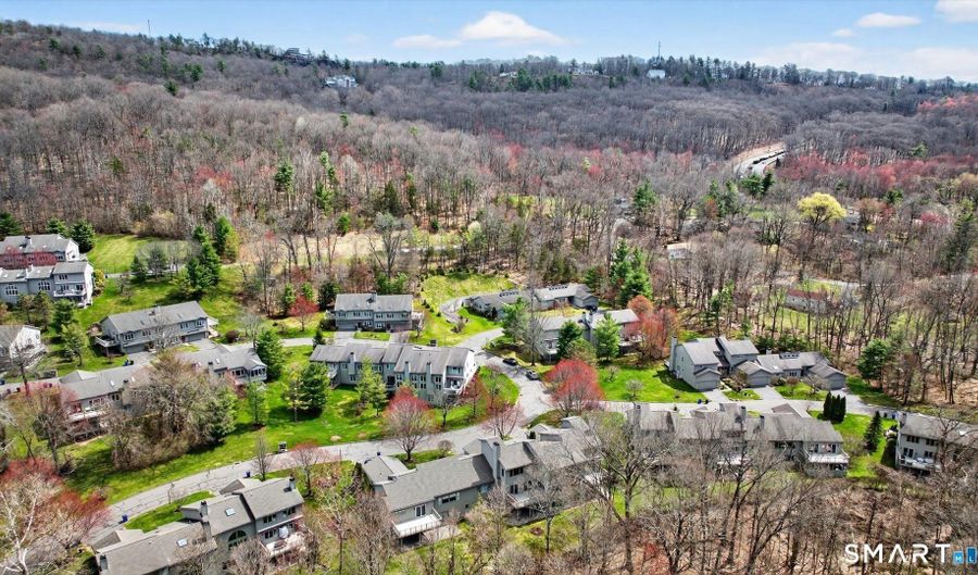 4 Thistle Holw 4, Avon, CT 06001 - 3 Beds, 4 Bath
