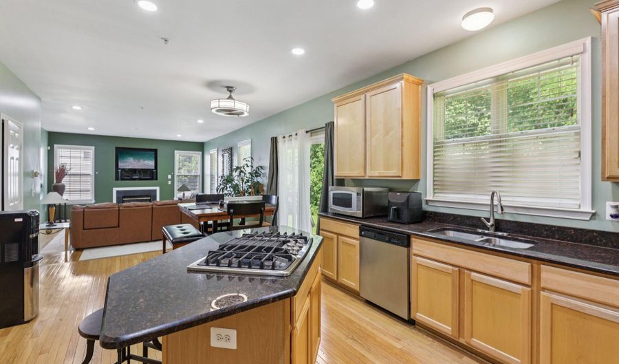 15206 DERBYSHIRE Way, Accokeek, MD 20607 - 4 Beds, 4 Bath
