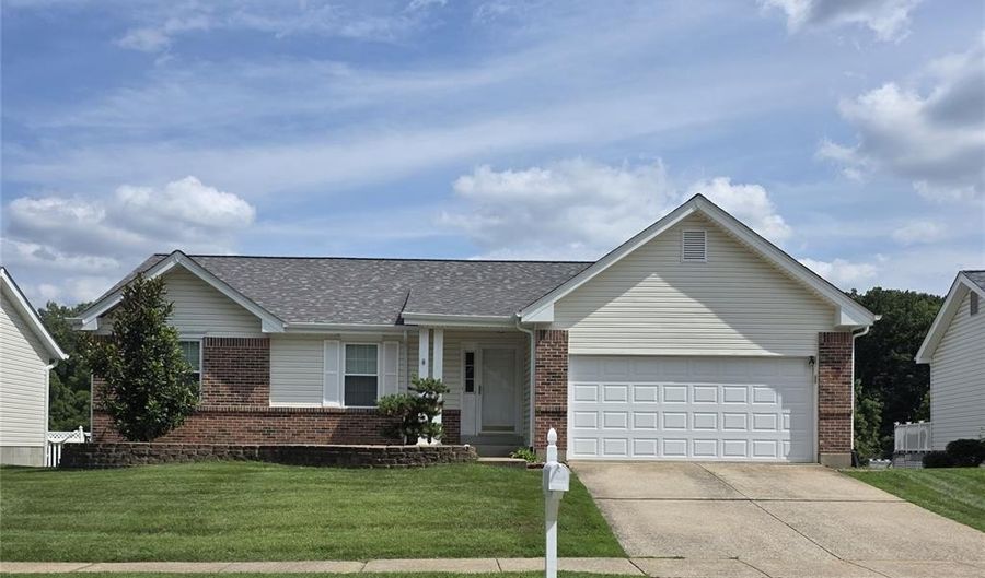 638 Oak Springs Trail Dr, Ballwin, MO 63021 - 3 Beds, 3 Bath