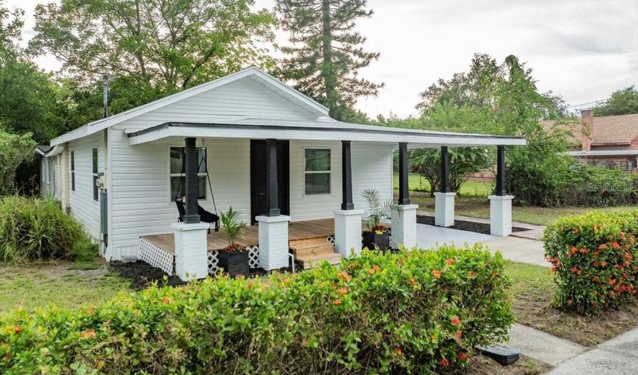 412 OAK St, Auburndale, FL 33823 - 4 Beds, 3 Bath
