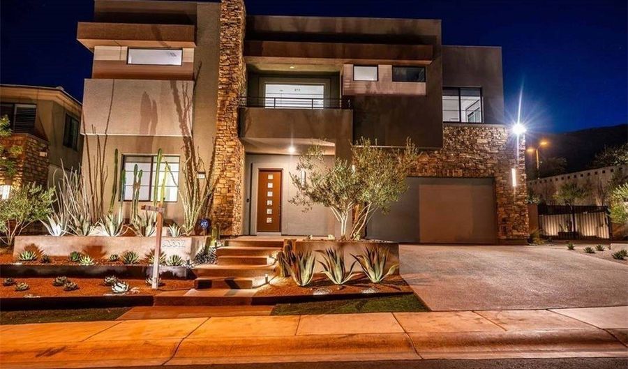 10337 Green Ember Dr, Las Vegas, NV 89135 - 5 Beds, 5 Bath