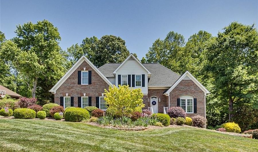 827 Anns Ct, Asheboro, NC 27205 - 5 Beds, 5 Bath