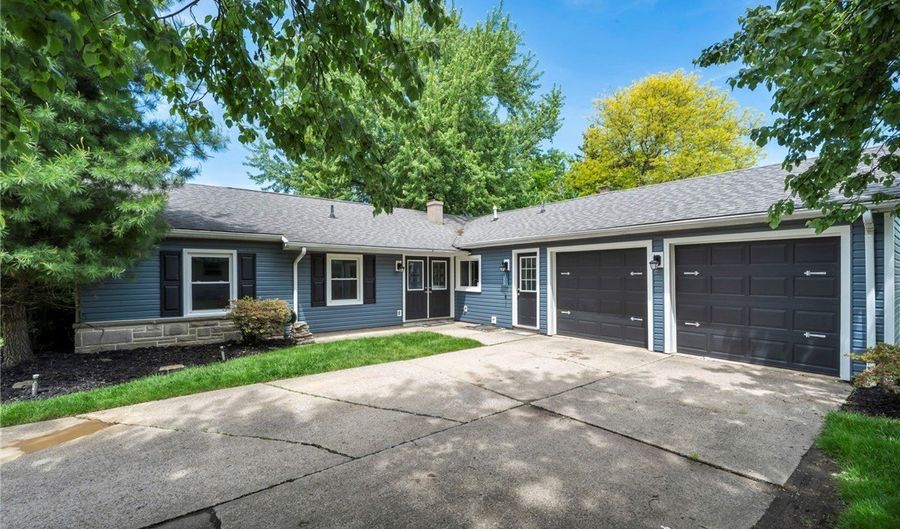 150 Greenbriar Dr, Aurora, OH 44202 - 3 Beds, 2 Bath