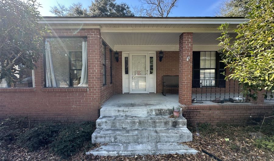 299 Warren St, Allendale, SC 29810 - 4 Beds, 2 Bath