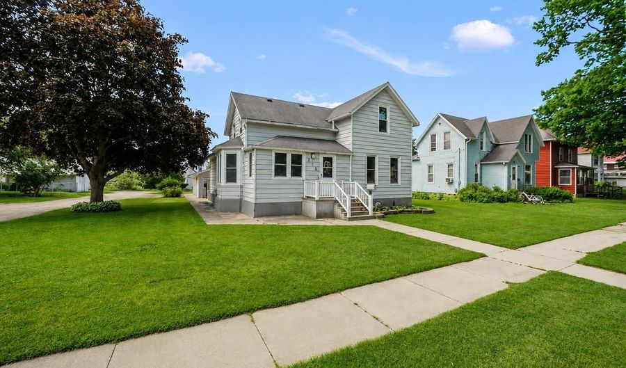 714 2nd Ave, Ackley, IA 50601 - 4 Beds, 1 Bath