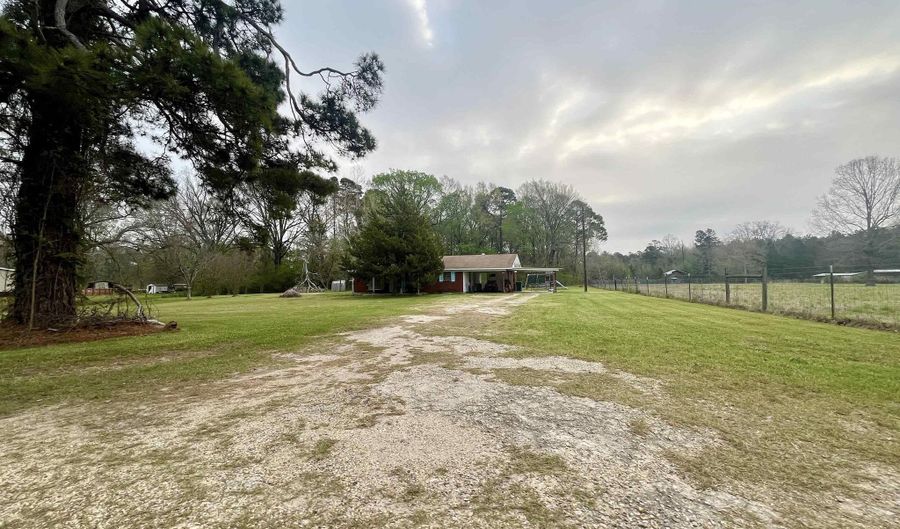 16246 HUGHES CHAPEL Rd, Bastrop, LA 71220 - 3 Beds, 1 Bath