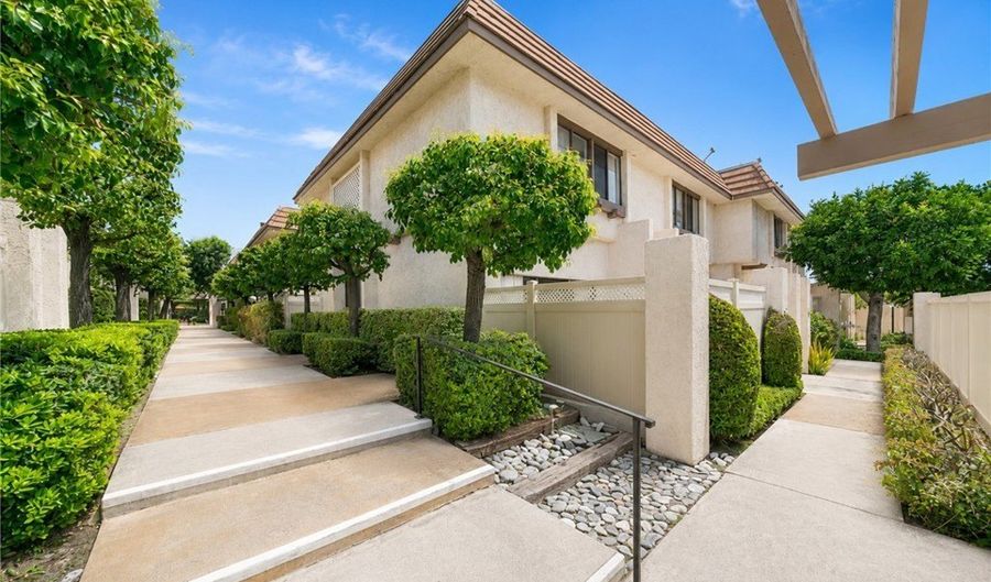 848 W Huntington 23, Arcadia, CA 91007 - 2 Beds, 3 Bath