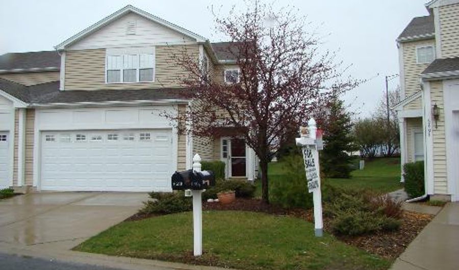 653 Fieldcrest Dr B, South Elgin, IL 60177 - 3 Beds, 3 Bath