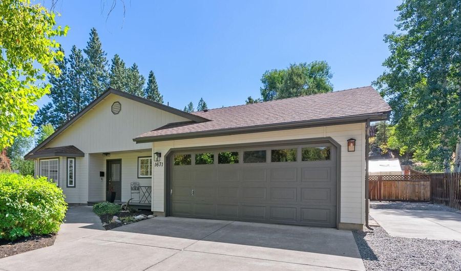 1671 NE Meerkat Ave, Bend, OR 97701 - 3 Beds, 2 Bath