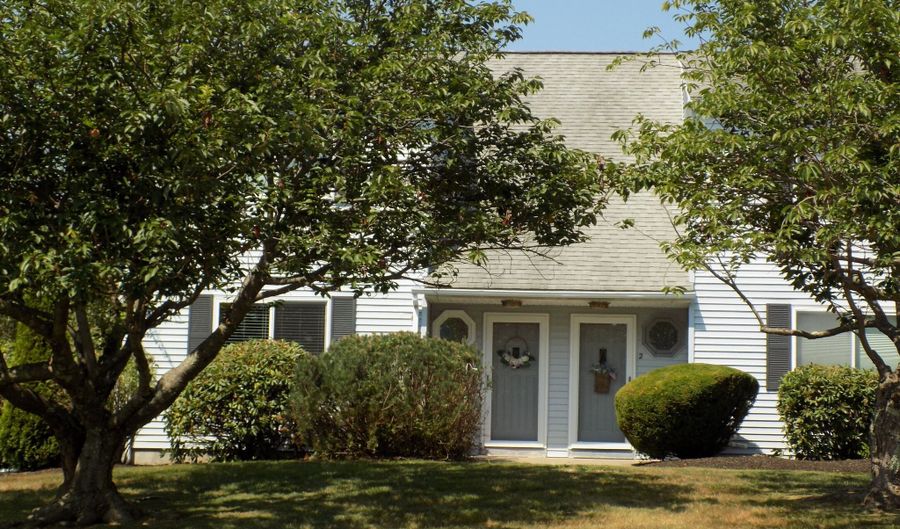 565 Clark Ave APT 1, Bristol, CT 06010 - 2 Beds, 2 Bath
