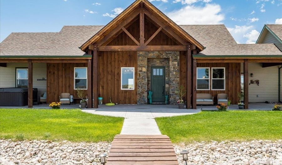 12723 CHALK BLUFF Rd, Cheyenne, WY 82007 - 3 Beds, 4 Bath