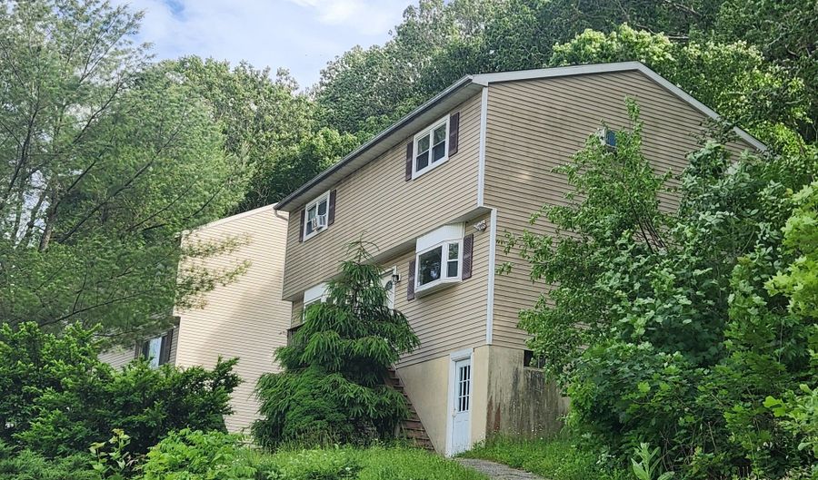 1 Knollwood Dr, Bethel, CT 06801 - 2 Beds, 1 Bath