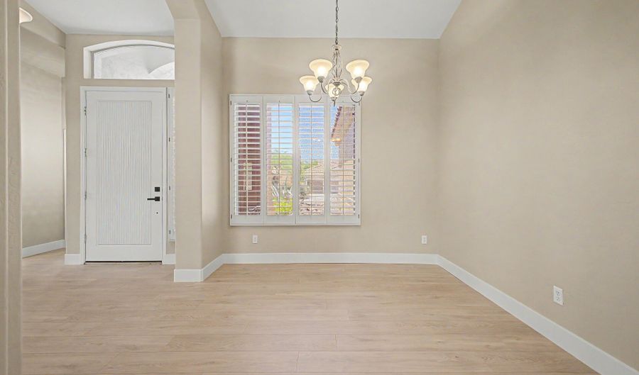 4817 E FERNWOOD Ct, Cave Creek, AZ 85331 - 3 Beds, 2 Bath