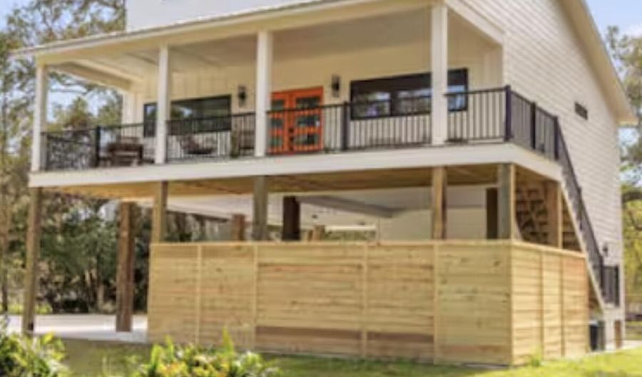 218 Thomas St, Bay St. Louis, MS 39520 - 2 Beds, 2 Bath