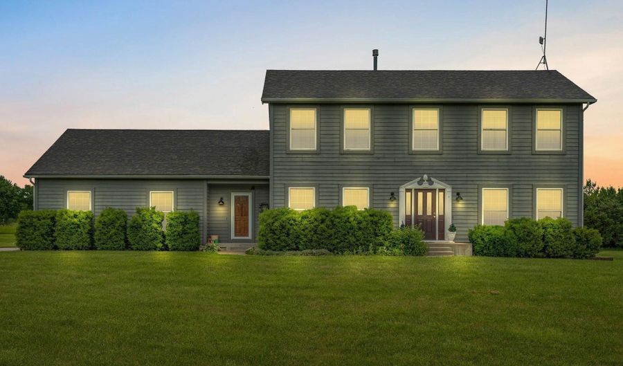 987 N 640 Rd, Baldwin City, KS 66006 - 4 Beds, 3 Bath