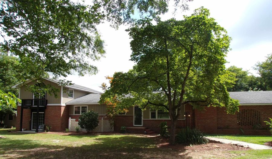 601 E GLADE Rd, Anniston, AL 36206 - 5 Beds, 3 Bath