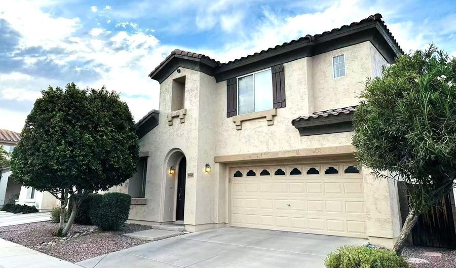 2076 E STEPHENS Pl, Chandler, AZ 85225 - 4 Beds, 3 Bath