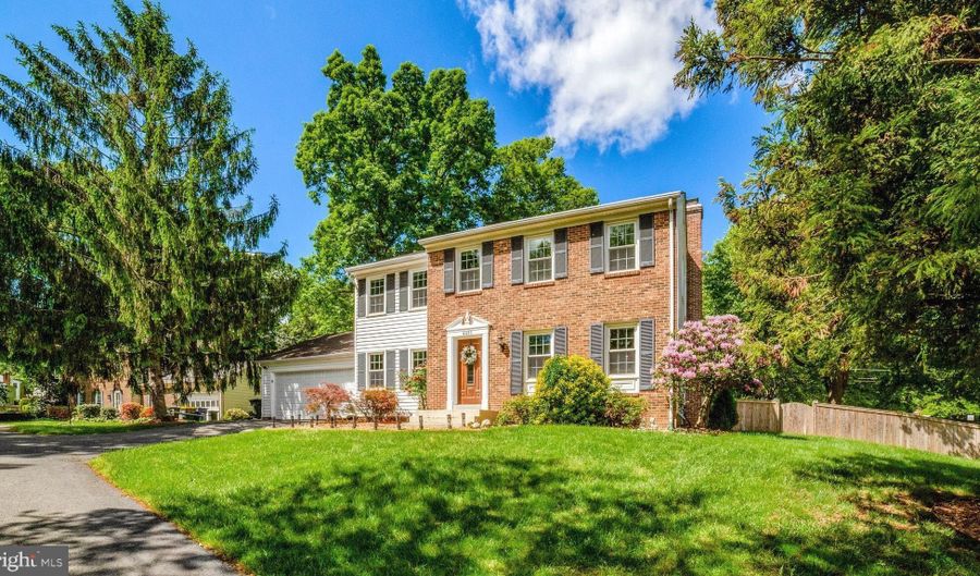 9220 BURNETTA Dr, Annandale, VA 22003 - 4 Beds, 4 Bath
