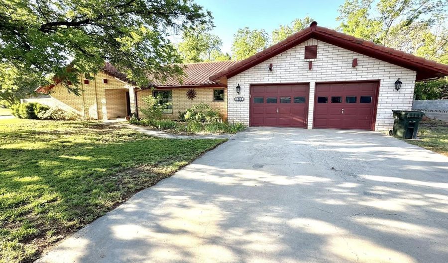 1305 S Country Club Cir, Carlsbad, NM 88220 - 3 Beds, 2 Bath