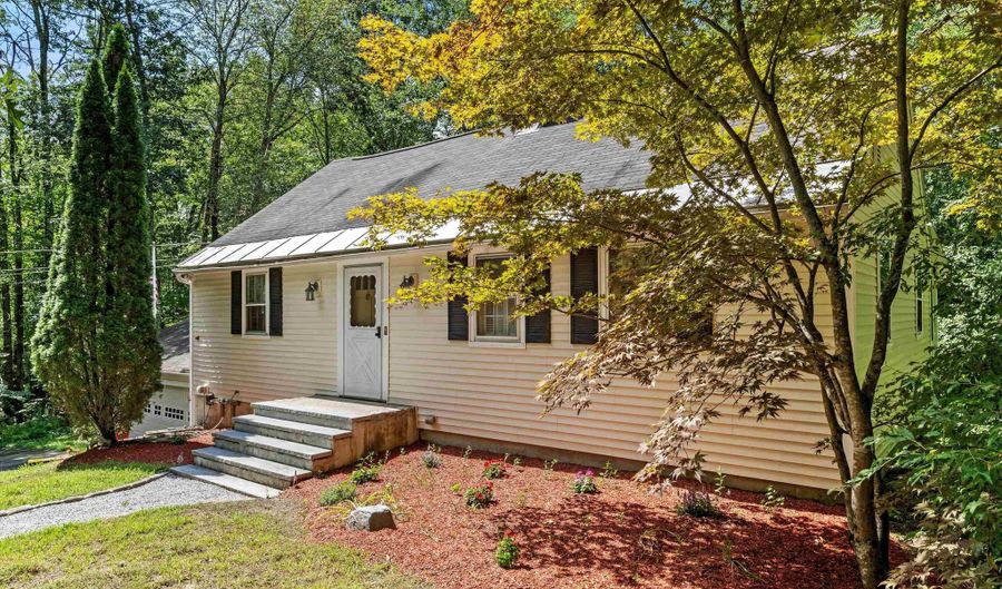 20 Juniper Dr, Amherst, NH 03031 - 5 Beds, 3 Bath