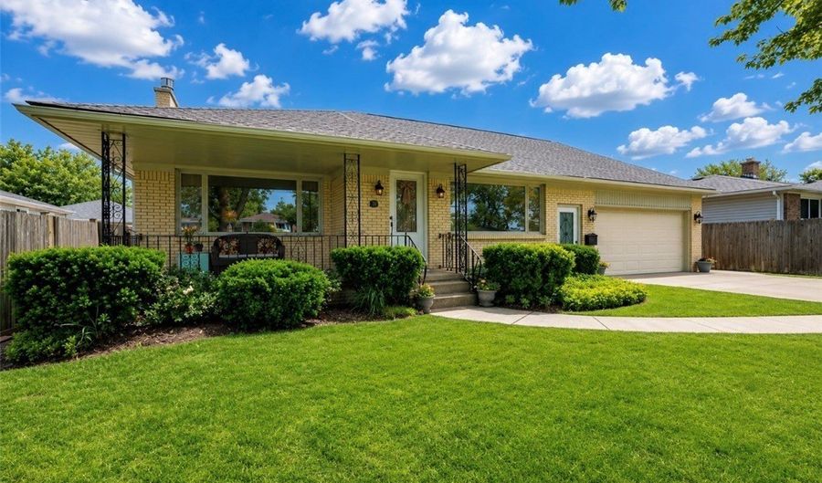 135 Alberta Dr, Amherst, NY 14226 - 3 Beds, 2 Bath
