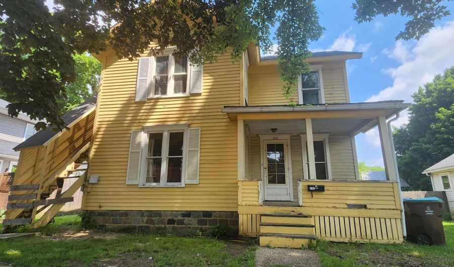 212 W Ash St, Albion, MI 49224 - 3 Beds, 1 Bath