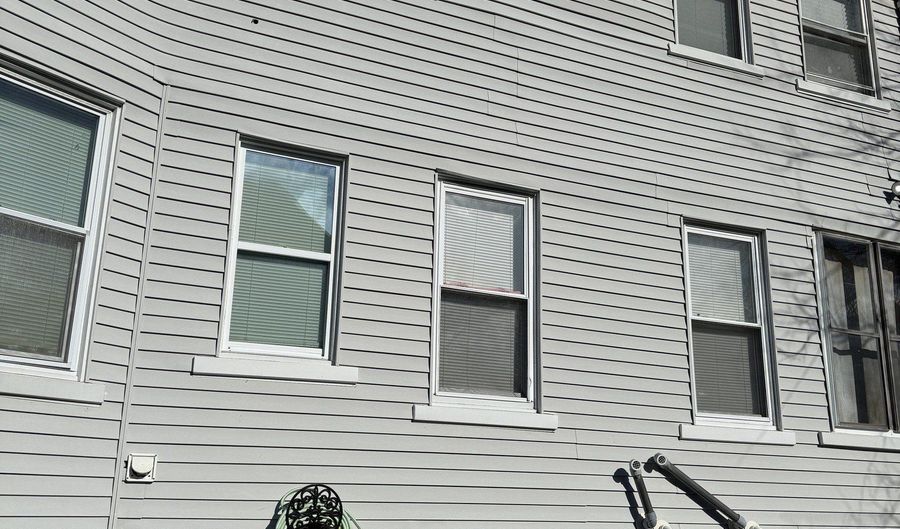 78-80 Harral Ave, Bridgeport, CT 06606 - 3 Beds, 1 Bath