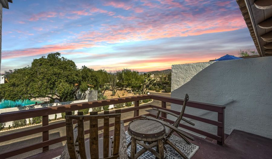 7501 E HAPPY HOLLOW Dr 12, Carefree, AZ 85377 - 2 Beds, 1 Bath