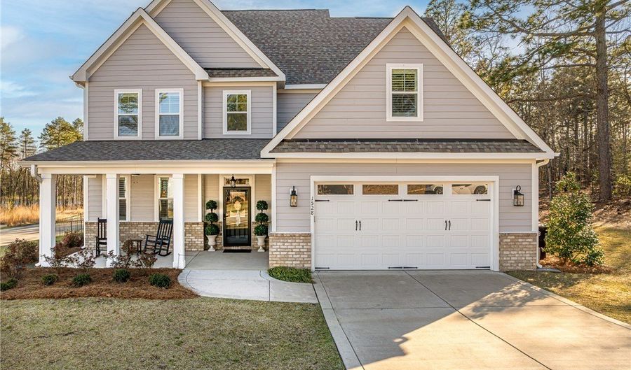 1528 Salters Ln, Aberdeen, NC 28315 - 5 Beds, 5 Bath