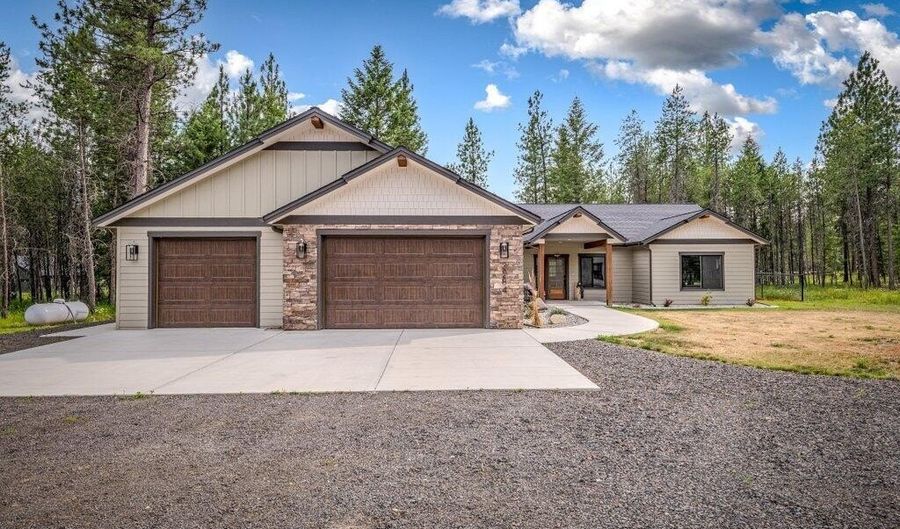 3284 Blanchard Cutoff Rd, Blanchard, ID 83804 - 3 Beds, 3 Bath