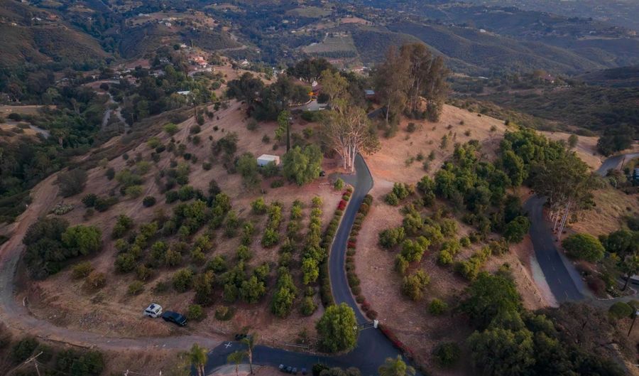 2825 Vista Del Rio, Fallbrook, CA 92028 - 6 Beds, 4 Bath