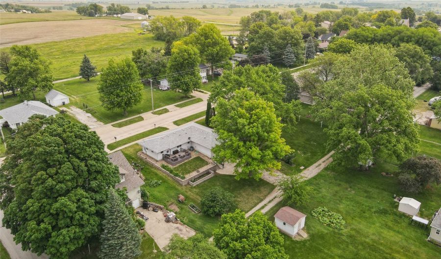 712 Adair St, Adair, IA 50002 - 2 Beds, 2 Bath