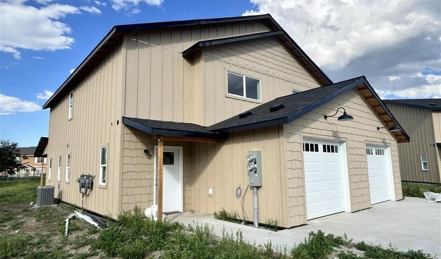 807 Cocoa Ct B, Cody, WY 82414 - 3 Beds, 2 Bath